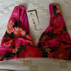 Billabong NWT bikini top Large Floral Feel the Groove